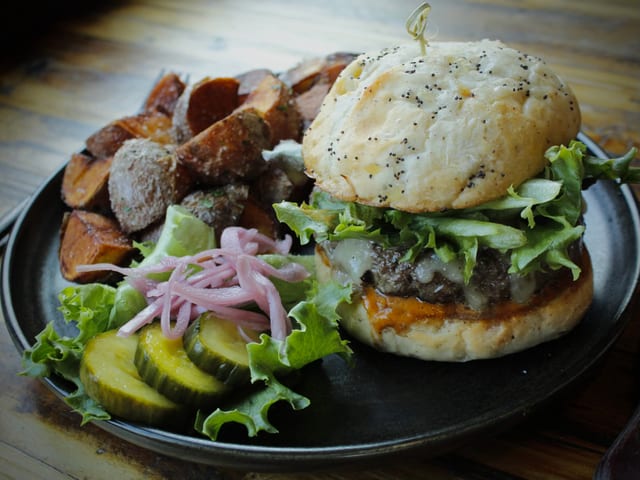 Classic Burger.